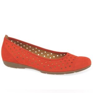 Gabor Ruffle Punched Detail Flats